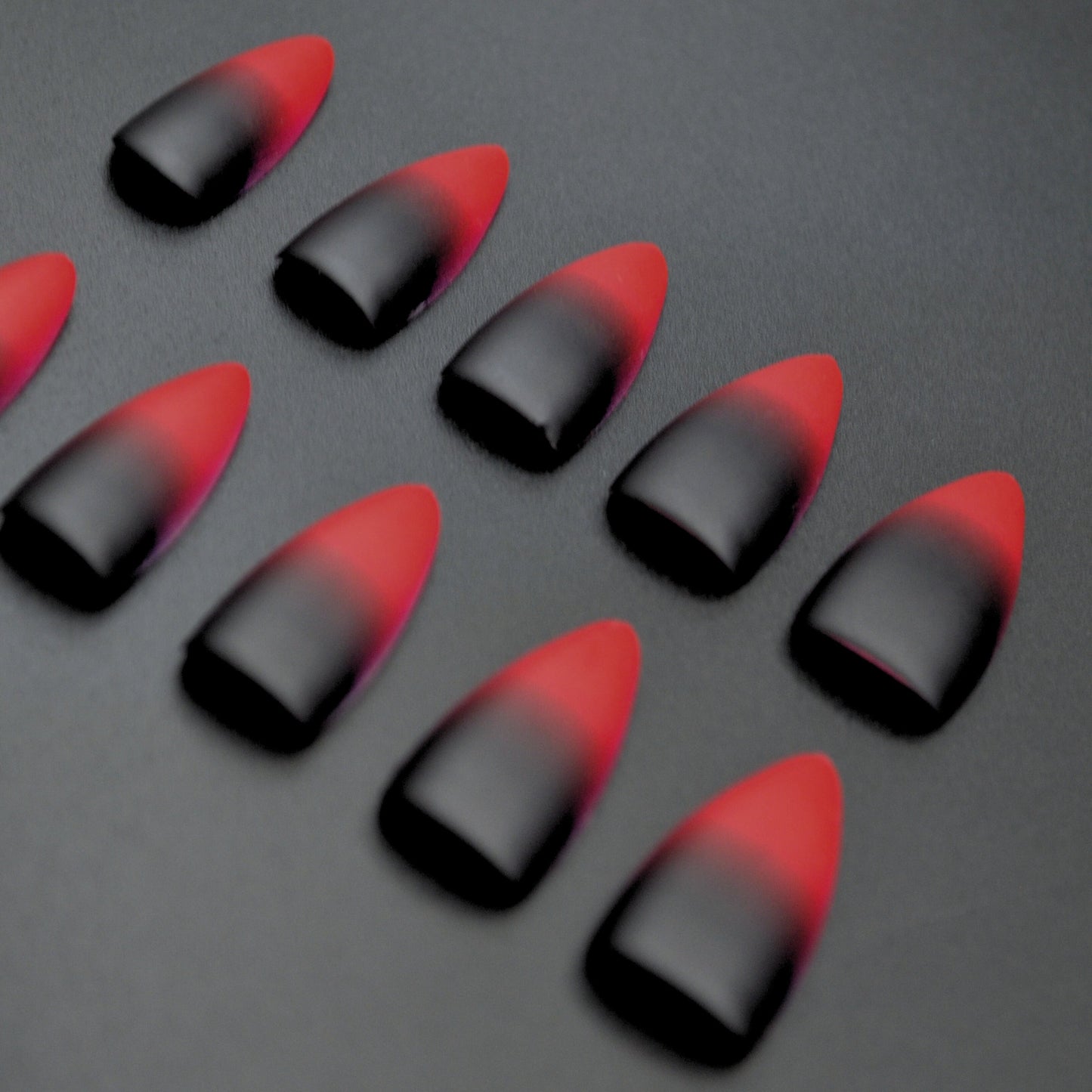 Crimson Thorn (Press-On Nail Set, 30pc, Stiletto)