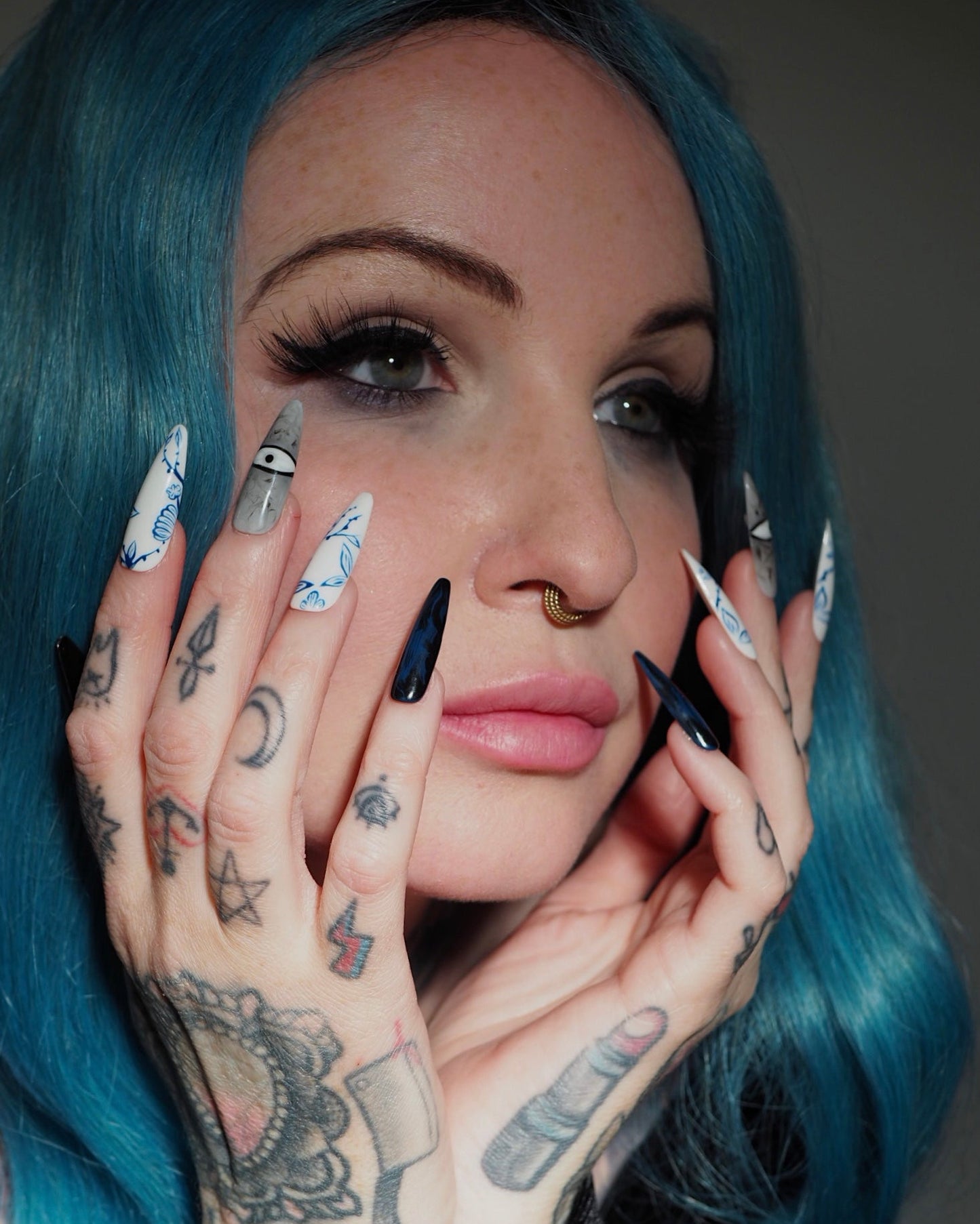 Porcelain Doll Press-On Nail Set (30pc, Stiletto)
